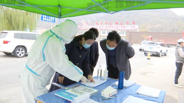 合水县委常委、副县长武婷督查板桥镇疫情防控工作144