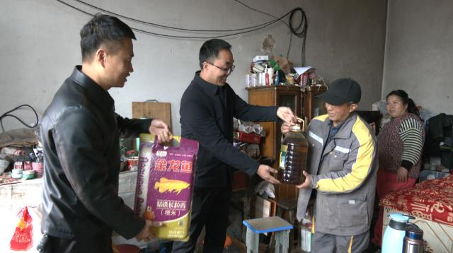 【网络中国节·重阳】合水县兴业路社区开展“赏秋迎重阳 畅叙邻里情”徒步登高活动360