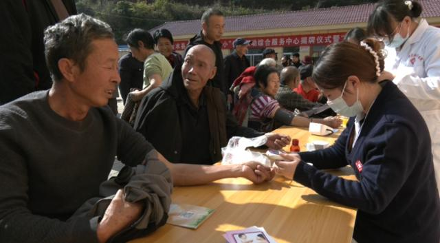 1761721296614057836.png 合水县太白镇开展“一老一小”代际联动综合服务中心揭牌仪式暨“情暖重阳·代际同行”主题活动525.png