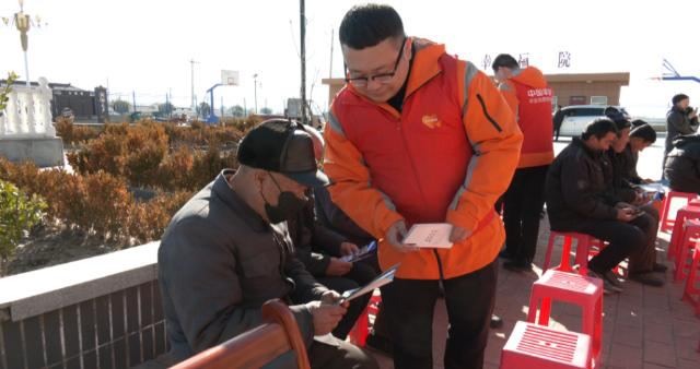 中国平安财产保险股份有限公司庆阳中心支公司在合水县老城镇开展“乡风文明100行动”捐赠活动204