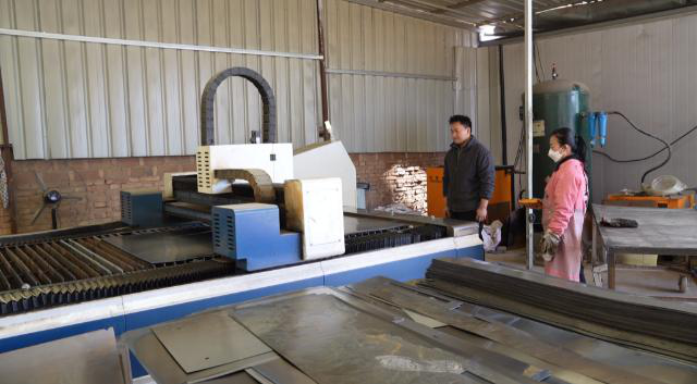 庆阳市荣达办公家具有限责任公司跑出复工复产“加速度”339