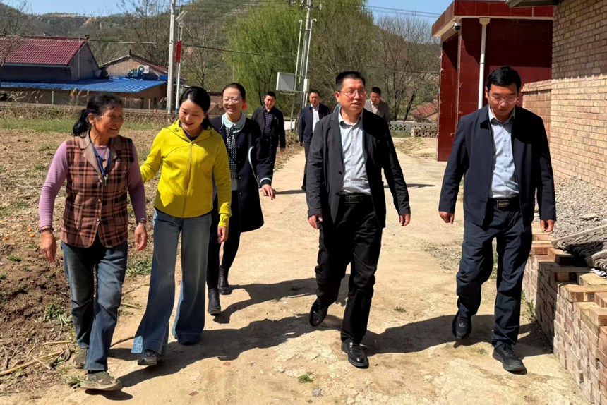 “开明助农·情系九顷湾”——民进合水县支部开展农资捐赠活动助力春耕生产